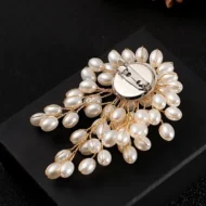 Ladies' High-end Exquisite Handmade Pearl Brooch - Image 11