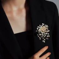 Ladies' High-end Exquisite Handmade Pearl Brooch - Image 7